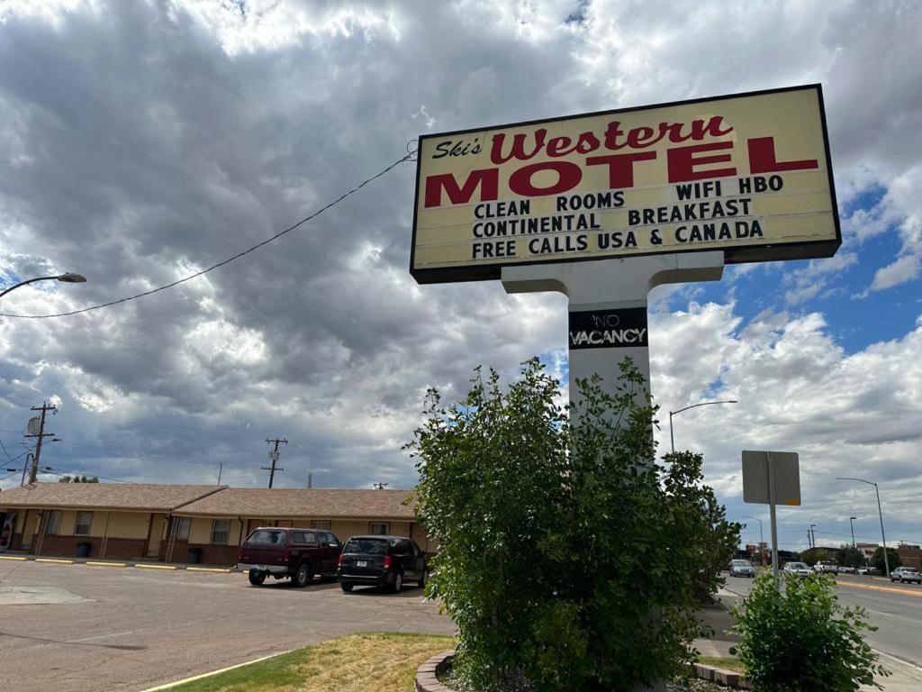Ski'S Western Motel Great Falls Exterior foto