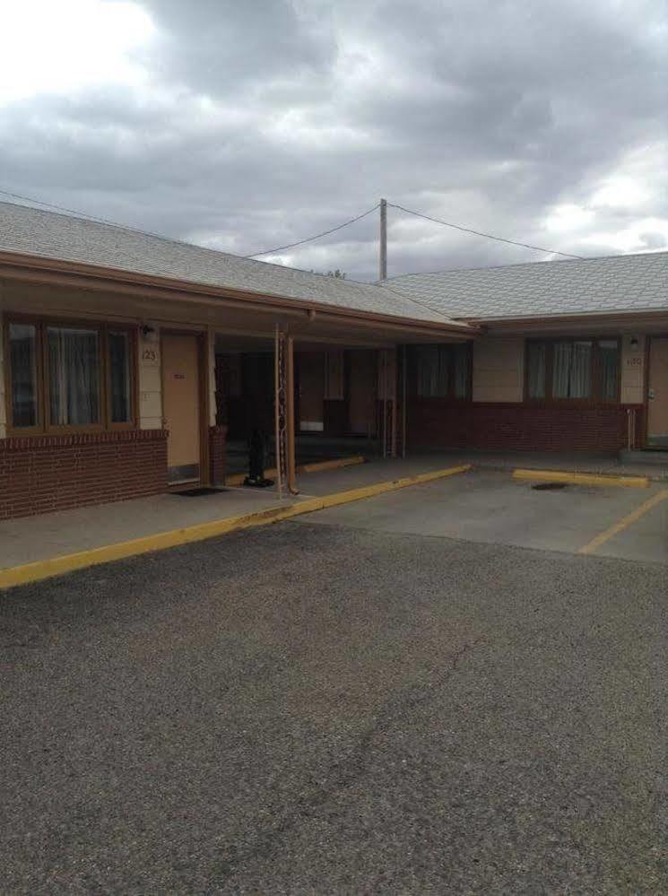 Ski'S Western Motel Great Falls Exterior foto