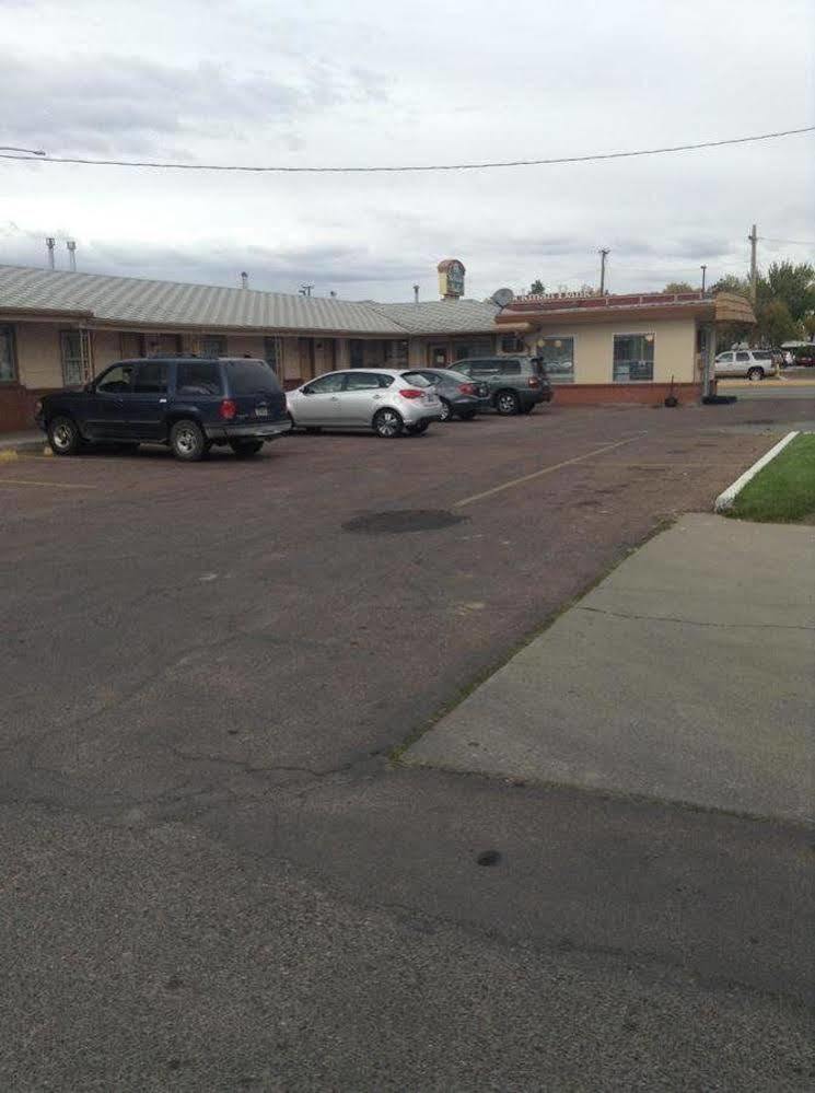Ski'S Western Motel Great Falls Exterior foto